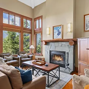 Дом отдыха Taluswood The Heights 18 | Mountainside Townhome W/ Access, Hot Tub, Tranquil Views, Уистлер